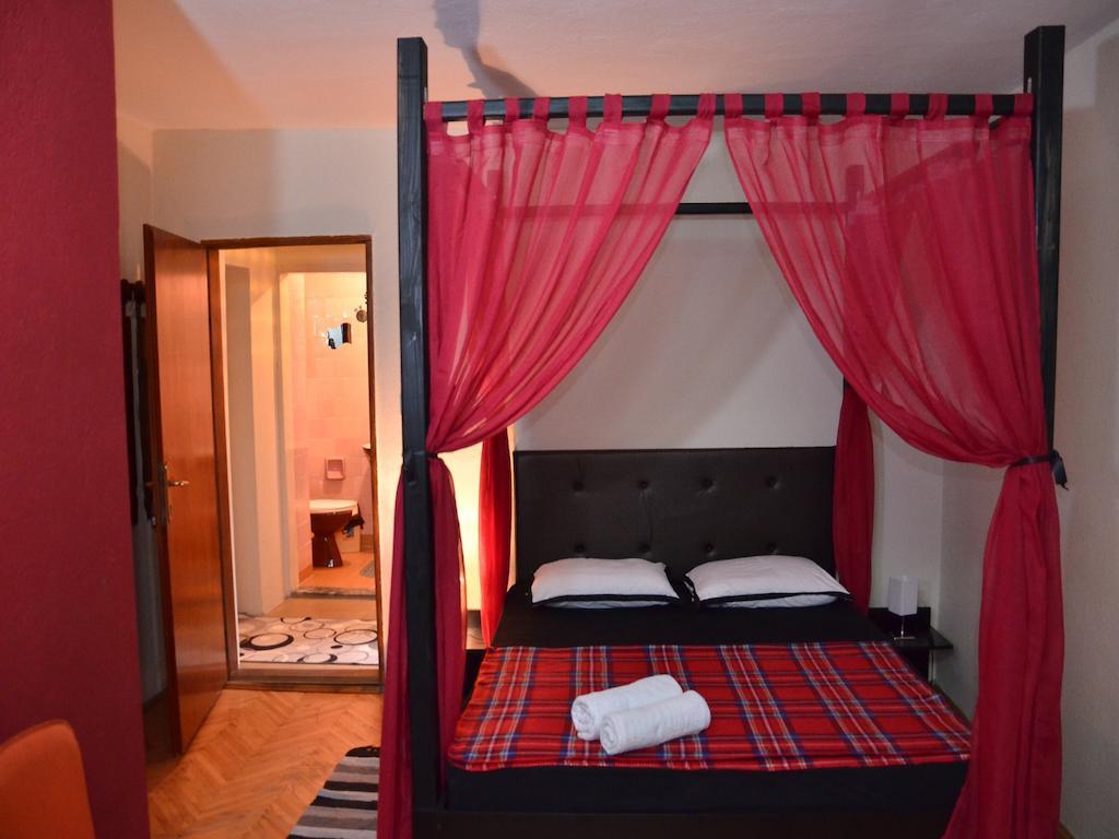 Hostel Kalonis Скопье Экстерьер фото