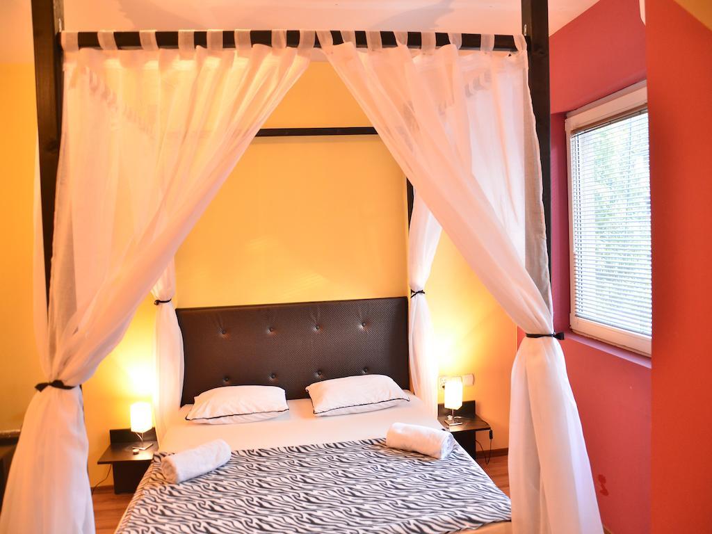 Hostel Kalonis Скопье Экстерьер фото