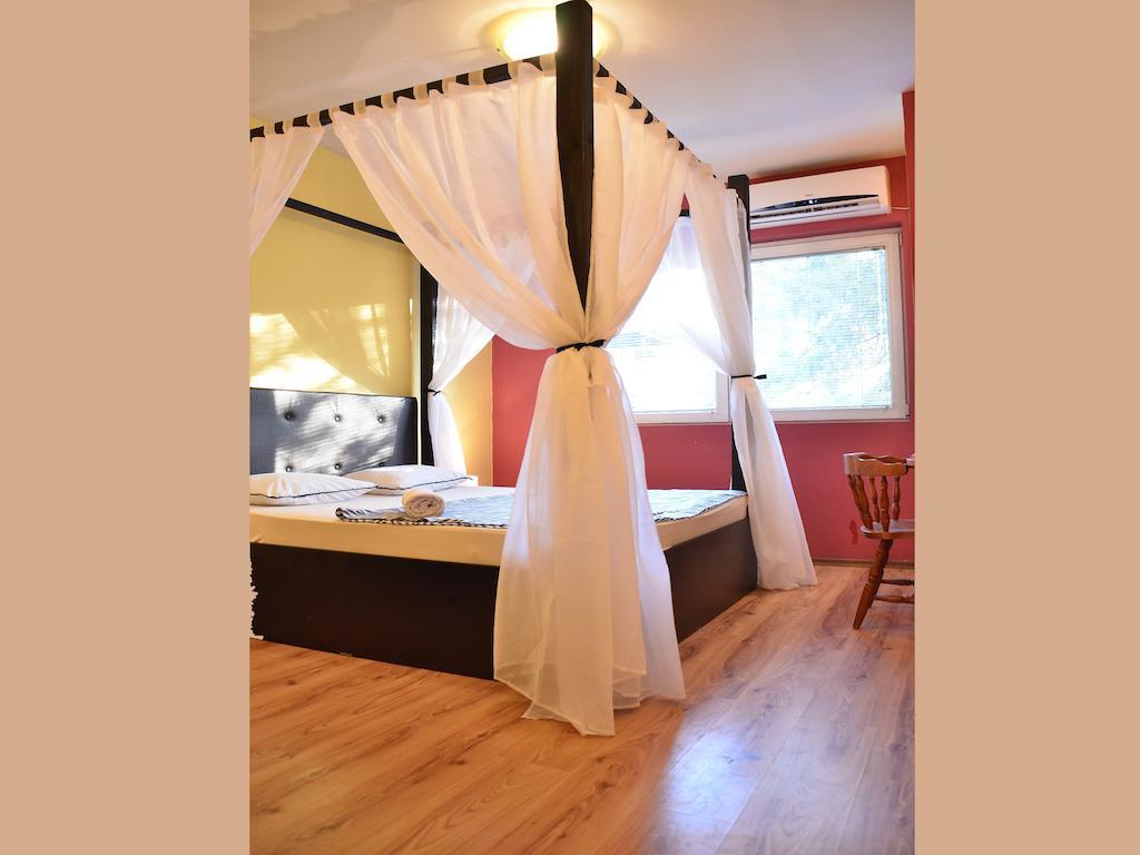 Hostel Kalonis Скопье Экстерьер фото